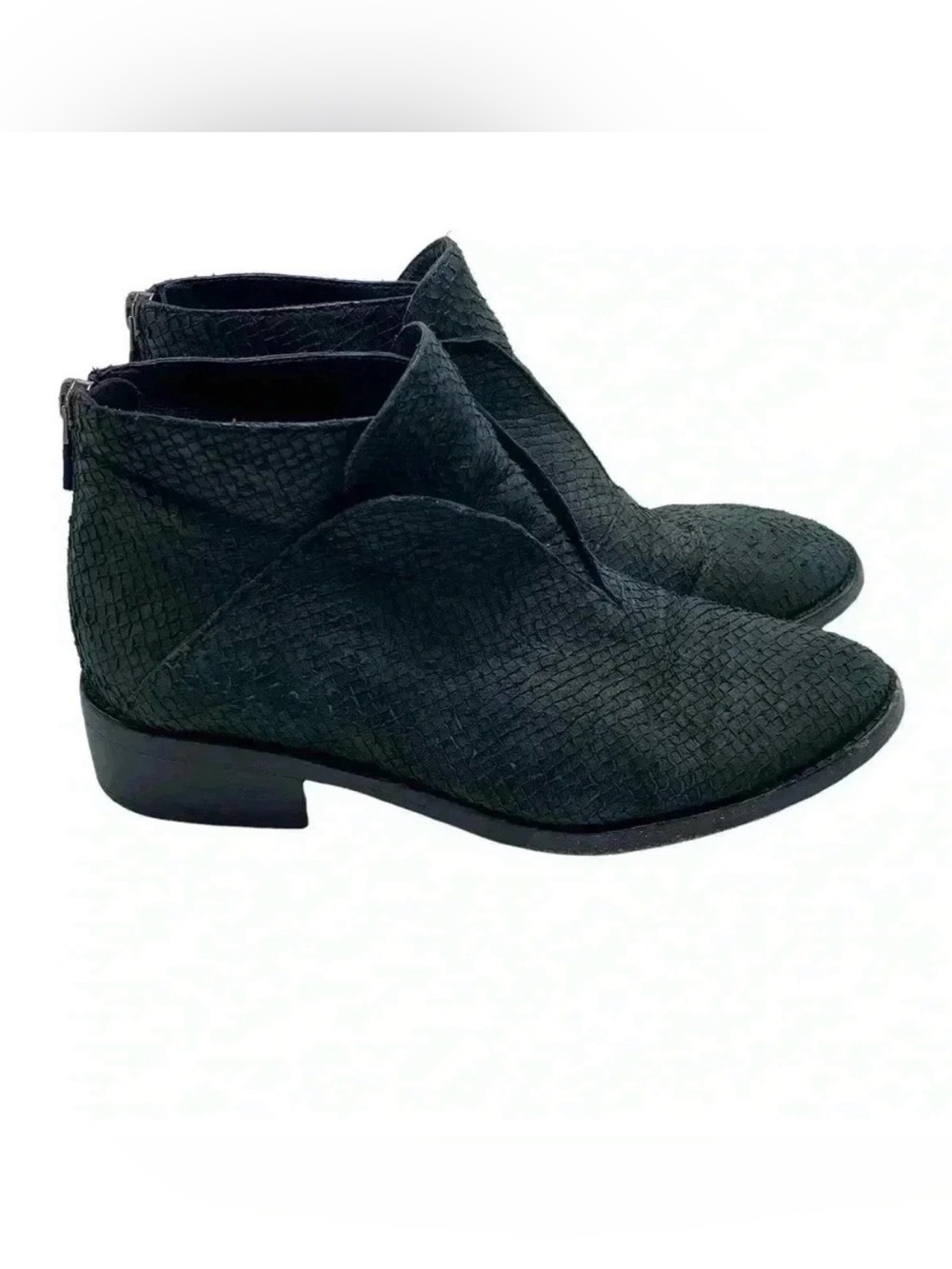 Eileen Fisher capsule wardrobe minimalist snakeskin leather ankle boot size 6.5